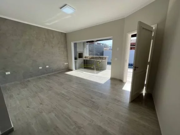 Imagem Casa reformada térrea, 100 metros da praia Piscina com cascata, luz de led