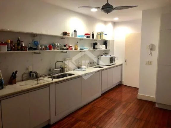 Imagem Apartamento de 3 Quartos para Venda em Ipanema com 200 m²