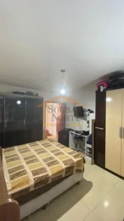 Imagem Sobrado com 4 dormitórios, sendo 3 suítes, uma delas com varanda e duas externas. Conta com banhei...
