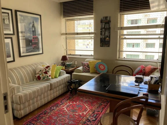 Imagem Apartamento 275 M², 1 por andar, 4Q, 2 Suítes, Ampla sala, 5 banheiro, 4 vagas fixas, depósito, armários, split, próximo metrô, academia, iluminado.