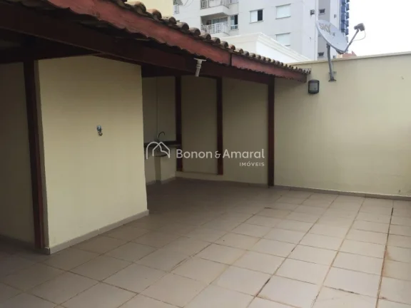Imagem Com 138m² de área privativa, o imóvel oferece uma ampla sala para dois ambientes (jantar e estar)...