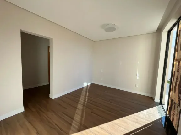Imagem Casa Nova de Alto Padrão à Venda em Condomínio Tranquilo