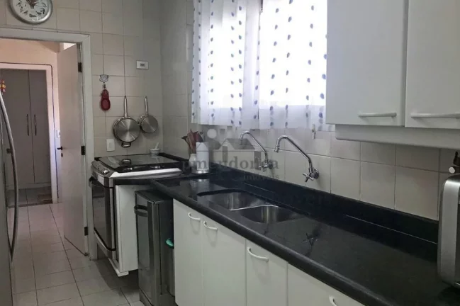 Imagem Apartamento à venda na Rua Rodésia com 3 suítes e 3 vagas, 172m²