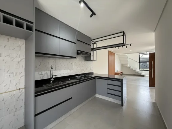 Imagem Casa Semi Mobiliada à Venda com Piscina e Suíte Nova Jaguarí