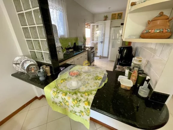 Imagem Descubra este lindo apartamento para alugar na Enseada Azul, Guarapari. Com uma área privativa de 7...