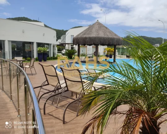 Linda Casa em Condomínio Fechado - Balneário Camboriú/SC Casa finamente mobiliada, em condomínio...