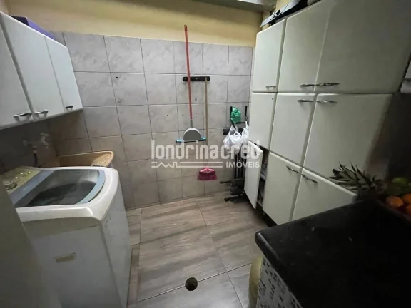 Imagem Casa térrea com 3 quartos, condomínio com portaria 24h, salão de festas e playground em Londrina