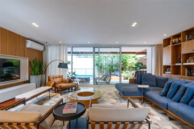 Imagem Casa à venda com 3 quartos, sendo 3 suítes, em Morumbi, São Paulo - SP