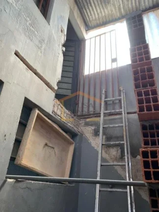 Imagem Salão Comercial recém-reformado, com elétrica trifásica e hidráulica totalmente novas. Conta co...