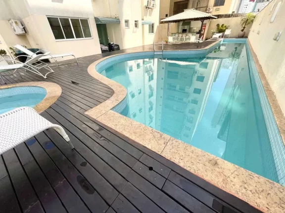 Imagem Apartamento com 3 dormitórios sendo 1 suíte e 2 vagas de garagem em Balneário Camboriú/SC