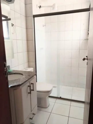 Imagem Apartamento reformado no Centro da cidade,com sala para 2 ambientes com sacada, 3 quartos com armár...