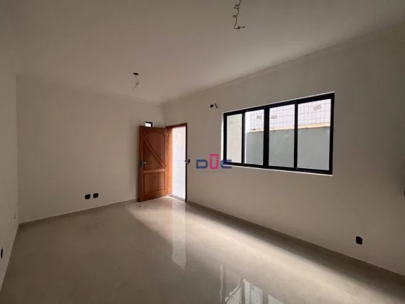 Imagem Casa sobreposta térrea com 3 suítes sendo 1 privativa e 2 americanas, no Embaré só 950 mil com 2 vagas. Novinha!!!