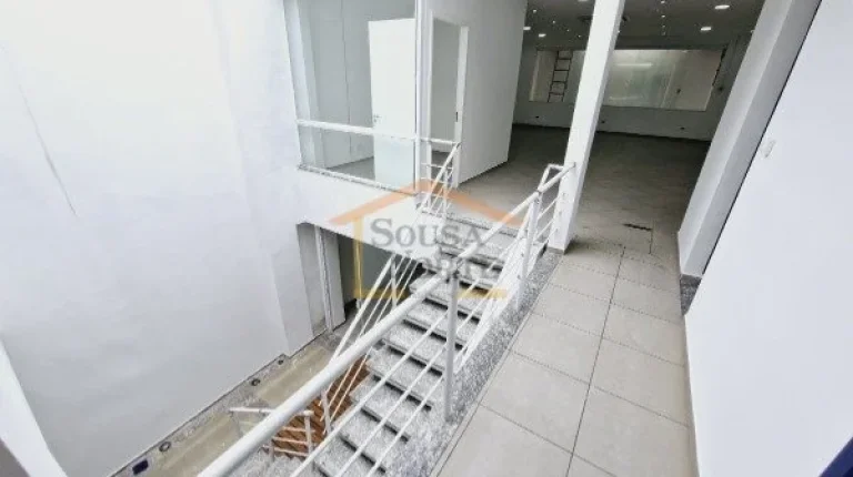 Imagem Prédio comercial situado em uma região de intenso movimento, oferecendo excelente visibilidade.
Es...