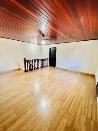 Imagem Sobrado Recém Reformado à Venda no Vale dos Lagos, Tatuí