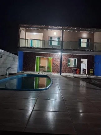 Imagem Excelente Casa Duplex com Piscina a apenas 300 metros da praia em Iguaba Grande