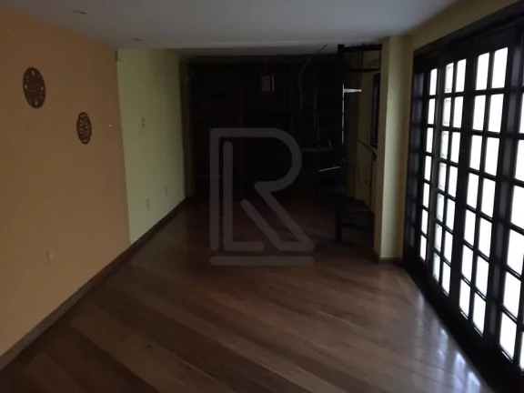 Imagem Sobrado Triplex localizado ao lado do aeroporto de Congonhas