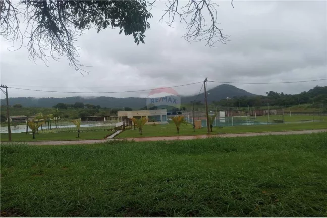 Imagem Lindo e Plano Terreno em Condomínio com Lazer Completo.