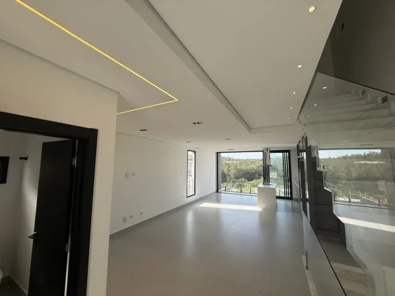 Imagem Linda Casa de 3 Suítes, Sauna, Piscina, Cascata Deslumbrante