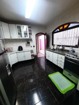 Imagem Sobrado à venda em Santo André-SP, bairro Jardim Las Vegas, 3 quartos, 1 suíte, 3 banheiros, 2 vagas de garagem, 185m².