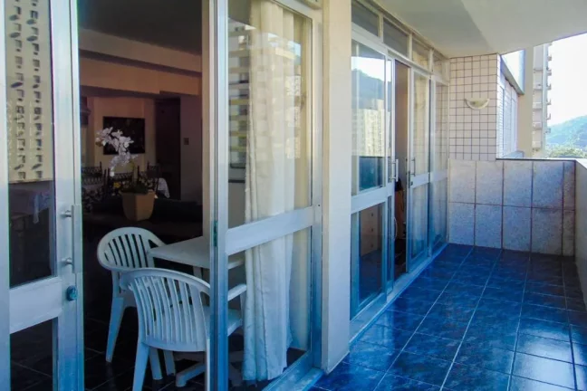 Imagem Pitangueiras - Amplo apartamento à 150 metros da praia.