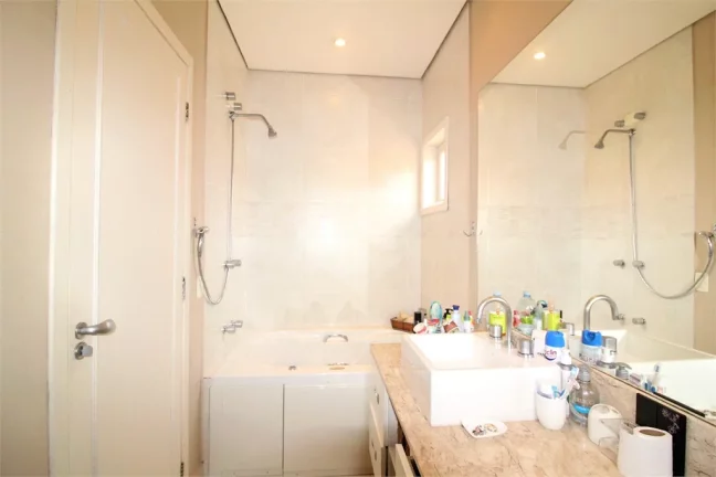 Imagem Sobrado à venda com 3 quartos, sendo 3 suítes, em Morumbi, São Paulo - SP
