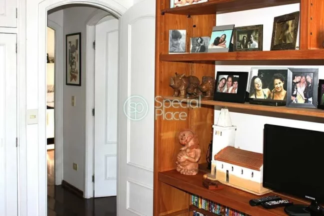 Imagem Aconchegante apartamento em Moema Pássaros, reformado, com 167 metros distribuídos em 4 dormitóri...