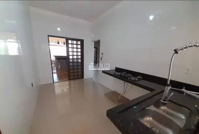 Imagem Casa à venda no Parque das Laranjeiras, Uberaba - 3 dormitórios, suíte, garagem e mais!
