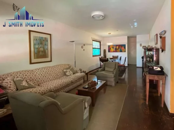 Imagem TÉRREA, 3 suítes, lote plano, piscina e gourmet, em bolsão fechado.
