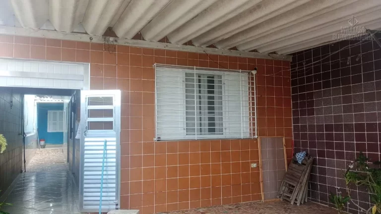 Imagem Casa em Praia Grande, na Vila Tupi, 2 dormitórios e área construída de 93,7 m².