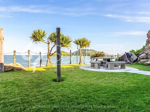 Imagem Belíssima mansão mobiliada com 10 suítes e vista para o mar à venda na Praia do Pernambuco no Guarujá