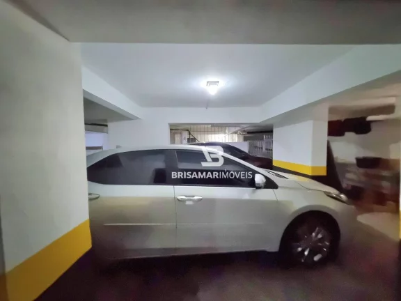Imagem PITANGUEIRAS- FRENTE AO MAR COM MARAVILHOSA VISTA E VAGA DE GARAGEM DEMARCADA NO PRÉDIO.