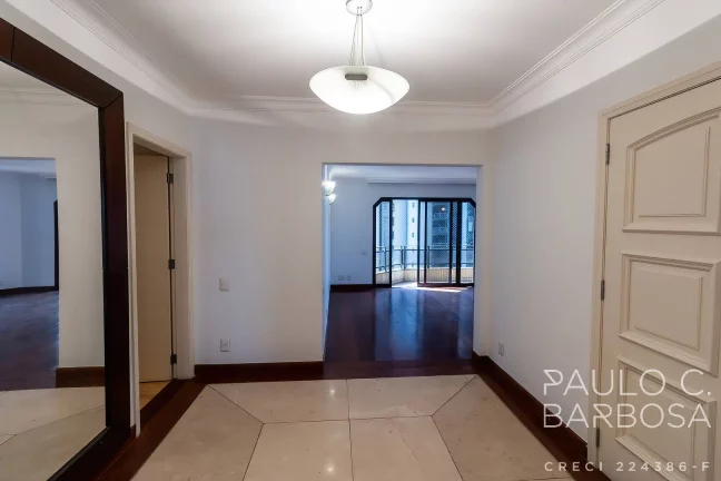Imagem Itaim Bibi - Rua Sem Saída - 3 Dormitórios (1 Suíte) - 3 Vagas - 240m²