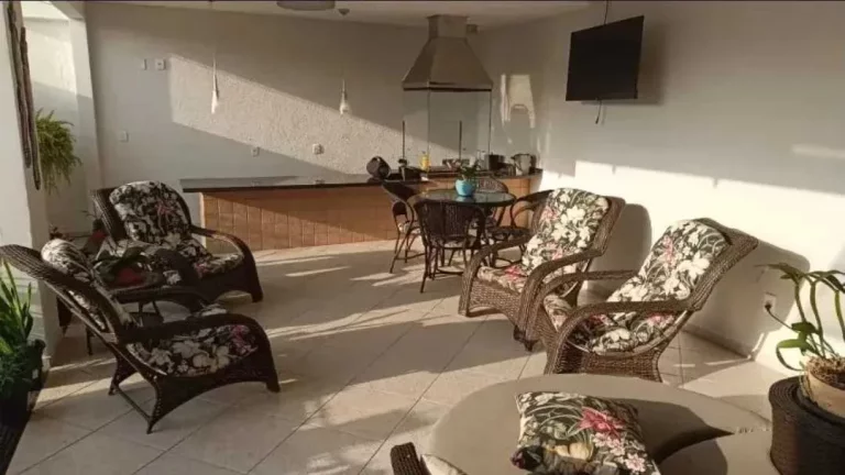 Imagem Ampla casa com 4 suítes e 4 vagas de garage, piscina e área de festa espaçosa - Fazendinha Itajaí/SC