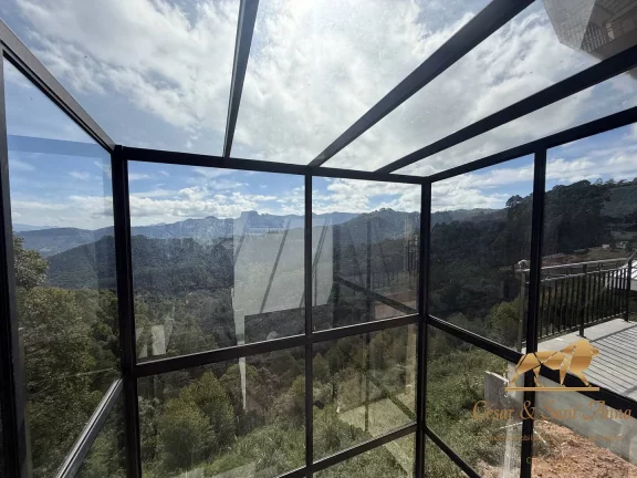 Imagem Linda Casa a Venda com Vista Permanente em Campos do Jordão