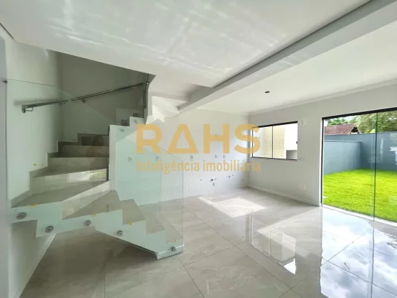 Imagem Ótimo sobrado geminado localizado no bairro Glória, próximo a Panificadora Blupão. Conta com 117...