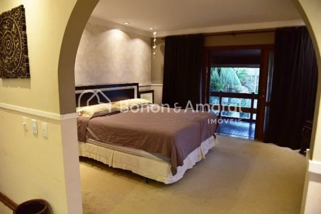 Imagem Sofisticação e privacidade em cada detalhe

Esta esplêndida residência oferece ambientes elegant...