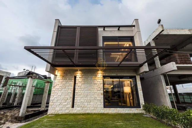 Imagem Casa de 1º andar em condomínio fechado com área de lazer completa em Intermares - CA0011