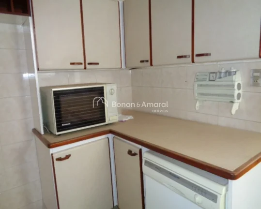 Imagem Amplo e iluminado apartamento com 3 + 1 dormitórios com armários embutidos, sendo 1 suíte. A sala...
