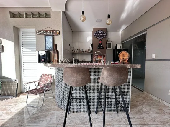 Imagem Casa à venda no Condomínio Reserva Real em Paulínia

O sobrado conta com uma sala de estar c/ pé...