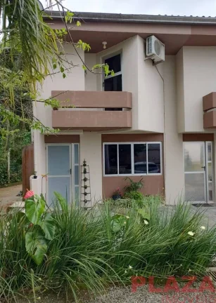 Imagem Sobrado Mobiliado em Condomínio Fechado – 2 Quartos | Área Privativa | Lazer Completo | Próx. Praia Brava e Amores | Balneário Camboriú