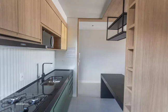 Imagem Imóvel aconchegante à venda com 3 quartos, sendo 1 suíte, e 2 banheiros no total. O condomínio f...