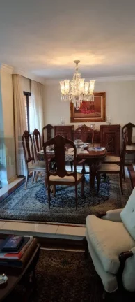 Imagem Apartamento de Luxo para Locação em Moema, São Paulo-SP: 3 quartos, 3 suítes, 2 salas, 4 banheiros, 220m² de área.