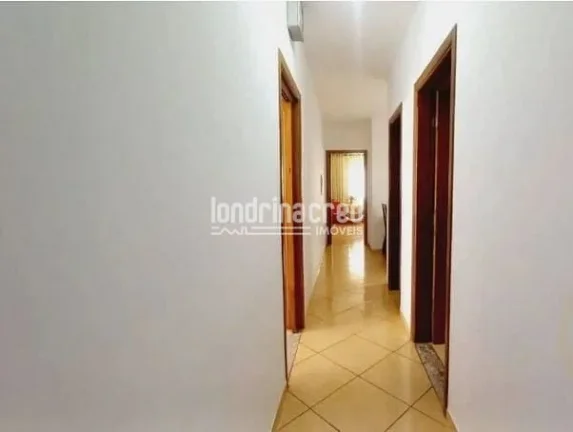 Imagem CASA NO JARDIM MONTE SINAI COM 03 QUARTOS SENDO 01 SUITE 02 BANHEIROS 4 VAGAS DE GARAGEM.