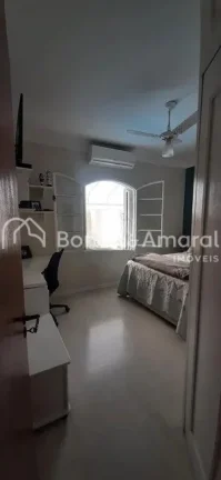 Imagem Excelente casa à venda, com 230m² de área construída no Parque Taquaral, em Campinas. Contendo 3...