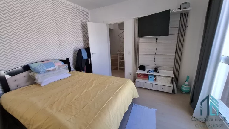 Imagem (Permuta ou financiamento)Sobrado em condomínio, terraço, 03 quartos c/suíte no Vista Alegre em Curitiba PR