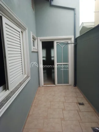 Imagem Encantadora casa localizada no Condomínio Residencial Fiorentino, em Valinhos. O imóvel conta com ...