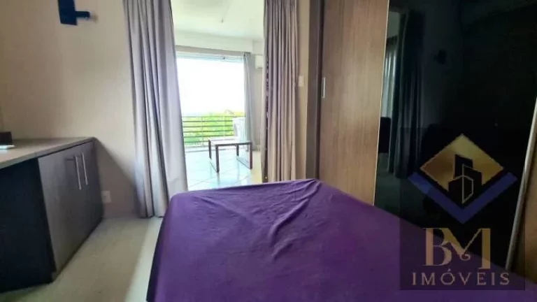 Imagem APARTAMENTO NO BOQUEIRÃO FRENTE MAR COM VARANDA E PORTEIRA F