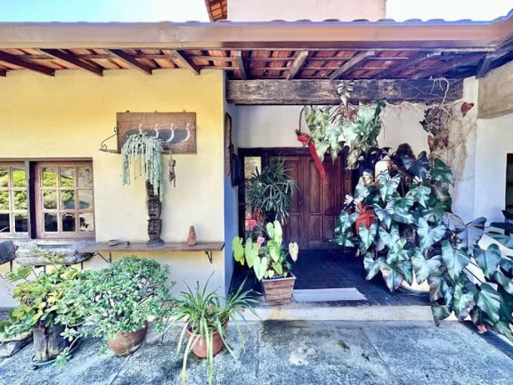 Imagem Cond. Vila Velha - Rústica, TÉRREA em 4 lotes, 5 dorm/3ste, piscina!