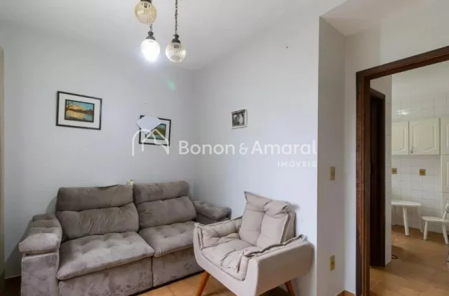 Imagem Casa espaçosa disponível para venda, com 5 quartos, incluindo 2 suítes, e 4 banheiros. O imóvel ...