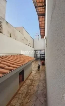 Imagem CASA NO JARDIM MONTE SINAI COM 03 QUARTOS SENDO 01 SUITE 02 BANHEIROS 4 VAGAS DE GARAGEM.